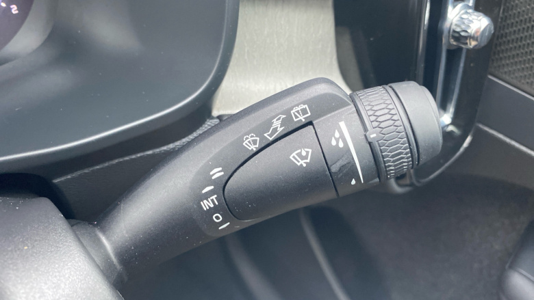 Volvo XC40 2.0 B4P Ultra Dark 5dr Auto Petrol Estate